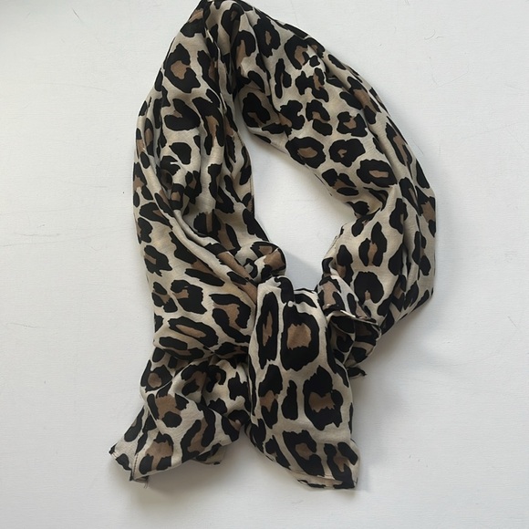 Chic Leopard Print Scarf - Picture 3 of 8